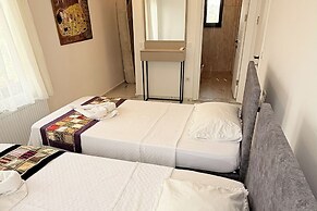 Villa-sleeps 8-parking-pool-bbq