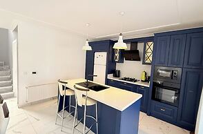 Villa-sleeps 8-parking-pool-bbq
