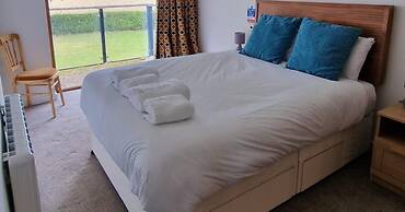 Modern Peaceful Open Plan 1-bed Apartment Rutland