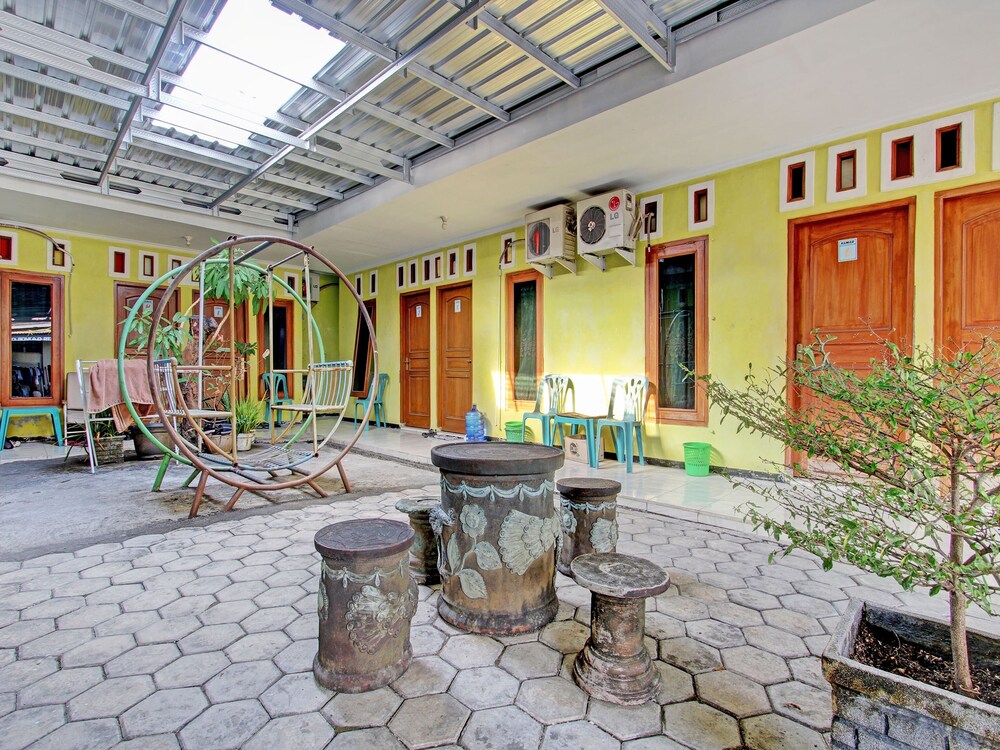 OYO 92998 Wiludjeng Guesthouse