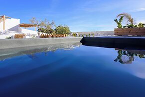 Athiri Luxury Suites Perivolos