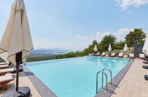 Charming 1-0 Studio in Kotor-kavac With Pool & Spa