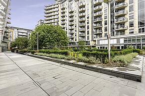 Stylish Flat In Battersea Reach