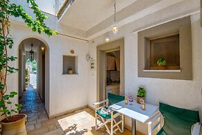 Arokaria III Studio