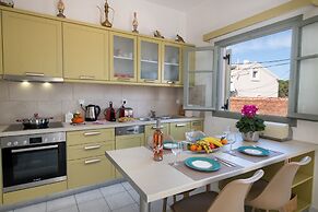 Dora I Studio - Cozy With bay View