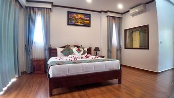 Lodge Moni Essara Kompot