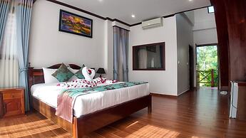 Lodge Moni Essara Kompot