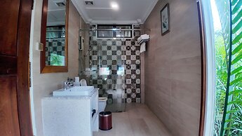 Lodge Moni Essara Kompot