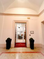 Alius And Freerome Hotel