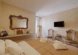 ROH Suites