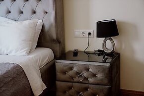 ROH Suites