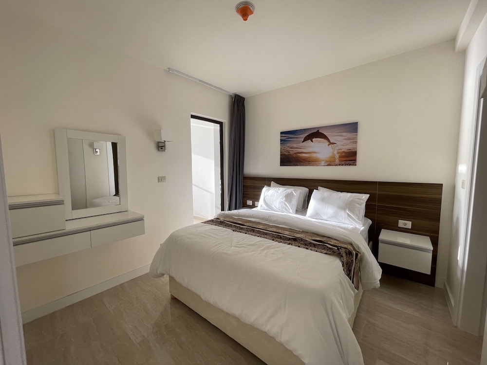 PORTO & ALMIRA BEACH