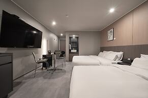 Workers Hotel Ansan by Anook