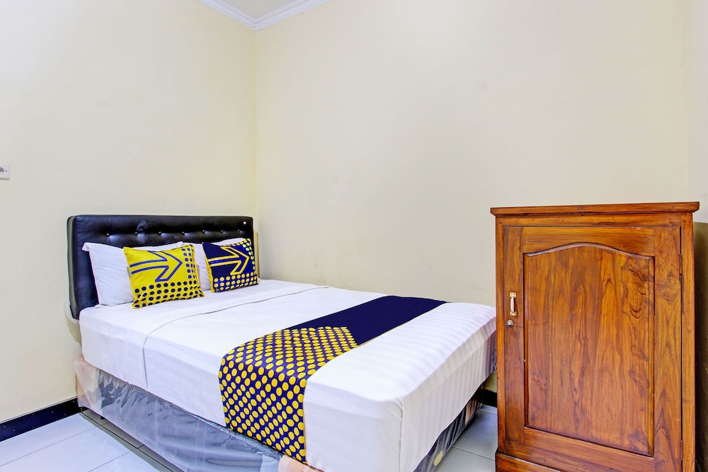 SPOT ON 93007 Guest House Lestari