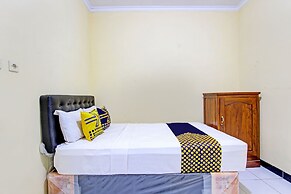 SPOT ON 93007 Guest House Lestari