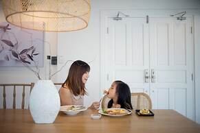 MINI-ME HUBS - Charm Suites in Old City