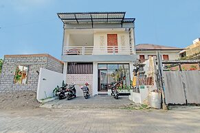 Collection O 93004 Double D Guest House