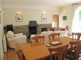 Comfortable Airy 5-bed Apartment in Llandysul