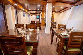 Muscatel Stardust - Chowrasta Mall Road