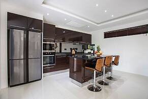 Seaview Pool Villa Dragon D in Tropics