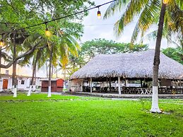 Playa Linda Surf Hotel
