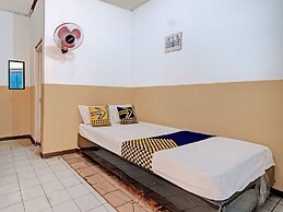 SPOT ON 92983 Hotel Ayu