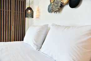 Anais Milos Suites