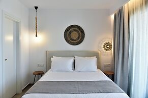 Anais Milos Suites