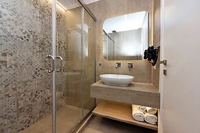 Anais Milos Suites