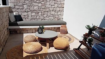Anais Milos Suites