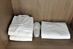 Anais Milos Suites