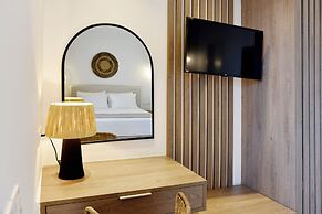 Anais Milos Suites
