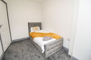 Private House Sleeps 9 With Wi-fi