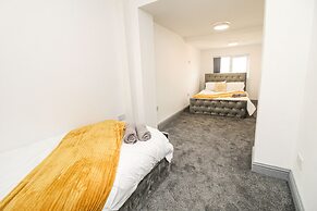 Private House Sleeps 9 With Wi-fi