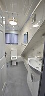Private House Sleeps 9 With Wi-fi