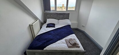 Private House Sleeps 9 With Wi-fi