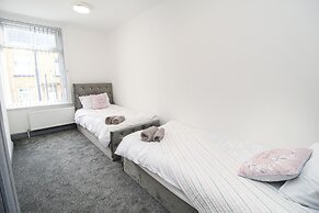 Private House Sleeps 9 With Wi-fi