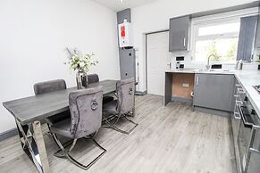 Private House Sleeps 9 With Wi-fi
