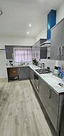 Private House Sleeps 9 With Wi-fi