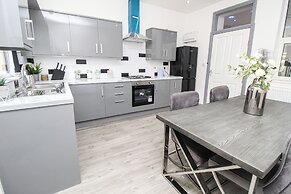 Private House Sleeps 9 With Wi-fi