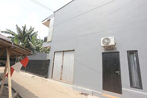 OYO 93021 Kost Dison
