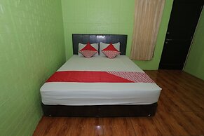 OYO 93021 Kost Dison
