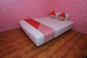 OYO 93021 Kost Dison