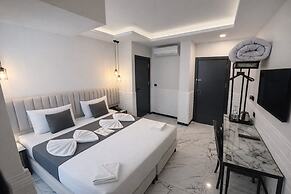 D Twins Airport Hotel