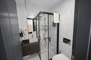 D Twins Airport Hotel