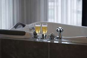D Twins Airport Hotel