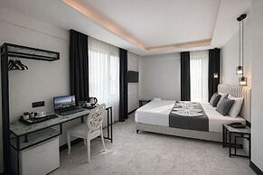 D Twins Airport Hotel