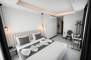 D Twins Airport Hotel