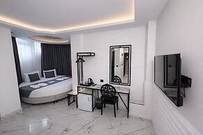 D Twins Airport Hotel