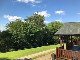 Hollybush Lodges
